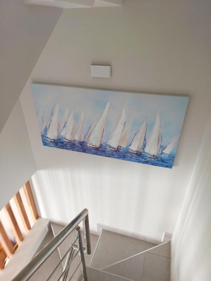 Golden Square & Private Pool Apartment *